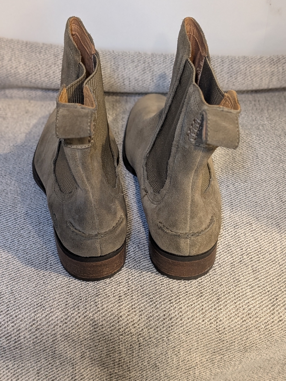 UGG Men's Suede Chukka Boots in Gray-Taupe